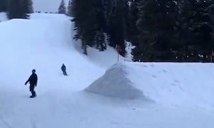 【動画】どっちが悪い？スキー場でボーダーとスキーヤーが激突してしまう事故。