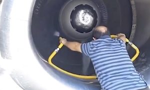 【知る】旅客機のジェットエンジンの洗浄方法を撮影した動画が130万再生。