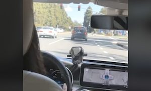 【動画】この女さんの運転、ヤバすぎだろｗｗｗｗｗｗｗ