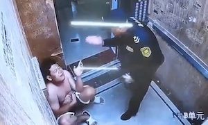 【動画】エレベーター内で女性に暴行した男をフルボッコ。中国の警備員が強い。