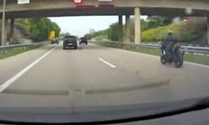 【動画】夫婦喧嘩で高速道路上に飛び出した中国人女が原因でバイクの人が死亡。