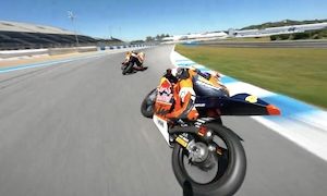 【動画】サーキットを走るMotoGPバイクを世界最速のドローンで追いかけてみた。