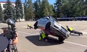 【動画】パトカーを使った警察のパフォーマンスが大事故に(@_@;)