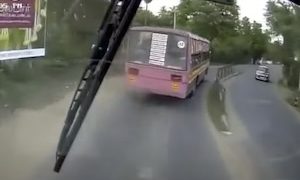 【動画】インドのバスの運転手さん、チャレンジャーすぎる(@_@;)