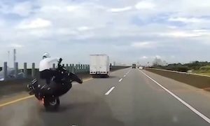 【動画】あまりにも不運なバイク乗りが西浜快速道で撮影される(´･_･`)