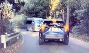 【動画】山道で極端に運転が下手くそなヤリスクロスと遭遇した車載。