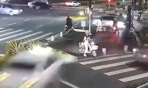 【動画】中国深センで発生した歩道乗り上げ事故がえげつなすぎる。