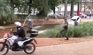 ブラジルの警察は容赦しない。自動車泥棒を引っ捕らえる警官たちの動画が人気に。