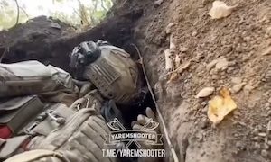 【動画】ウクライナの死のドローンから身を隠すロシア兵が記録したもの。