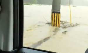 【動画】石川県洪水でうっかり濁流に突っ込んでしまったワゴンR家族のパニック。