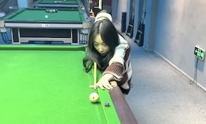 【7秒】ビリヤード姉ちゃんのミラクルショットが可愛いｗｗｗ