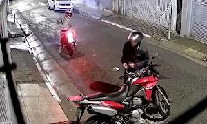 【動画】バイク盗難事件。わずか27秒で盗まれてしまうホンダXRE300(´･_･`)