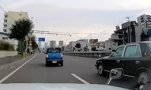 【動画】北海道で石破総理と思われる車列が事故りかけるドラレコ。