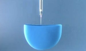 【技術】水性ゲルの中にシリコンの物体を直接押し出す3Dプリンターの映像。