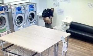 【動画】神戸市のコインランドリーにウンコ男が現れる(´･_･`)