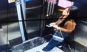 【動画】エレベーター内でブチギレた女性、閉じ込められてしまうｗｗｗ