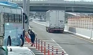 【大阪】それは良いのかな？高速道路上でバスガイドを降ろしてしまう観光バス。