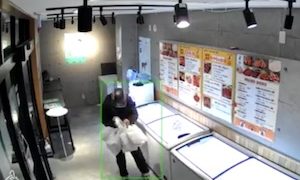 【動画】馬肉無人販売店で撮影された泥棒、さすがに盗みすぎｗｗｗｗ