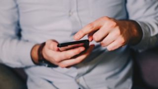 【朗報】彼氏さん、彼女のスマホを覗いてしまう【→結果】