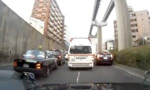【福岡】救急車を追尾して渋滞を抜けるタクシーの車載。ひどすぎワロタｗｗｗ