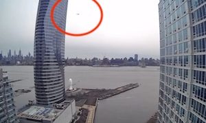 6人が死亡したハドソン川墜落事故の新しい角度の映像。
