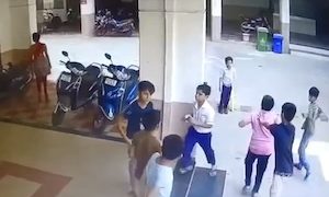 死亡事故。バルコニーから落下した植木鉢が12歳の少年の頭に当たる。