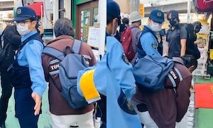 【埼玉】商店街でゴミ拾いするおじさんに大声で怒鳴る集団が怖い。
