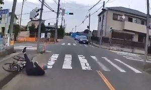 【埼玉】ぎゃあ怖い。じいちゃんが車道側に倒れてくるドラレコが(((ﾟДﾟ)))
