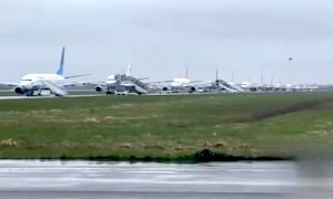 【動画】大規模なドローン攻撃によりロシアの空港が大混乱に。