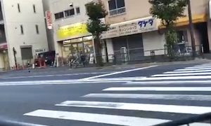 東京江東区で都バスに殺されかけた自転車乗りの動画がKOEEEEE！