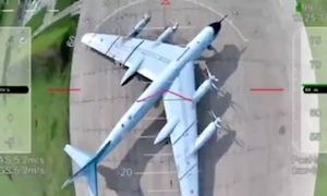 ロシアの航空基地を奇襲したドローンからの映像が公開される。
