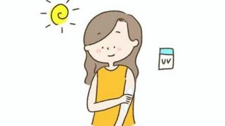 【迷惑行為】満席の電車内で日焼け止めを塗り始める女性、発見される