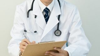 医者「はぁ…なんでこんなモノを局部に突っ込んだの…？」