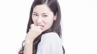 【便利機能】駅にオッパイを机代わりにしてる女がいたｗｗｗｗｗ