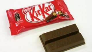 【画像】キットカット製造工場のバイトさんのお仕事