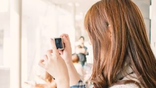 【画像】女さん「みんな～、次は変顔で撮るよ～ｗ」(ﾊﾟｼｬｯ