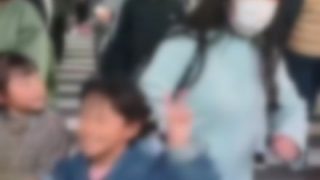 【動画】日本人女性が大炎上！！観光客の子供に体当たり・・・