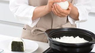 【春の行楽】おにぎり🍙は『ラップ』か『アルミホイル』どちらが美味しい？