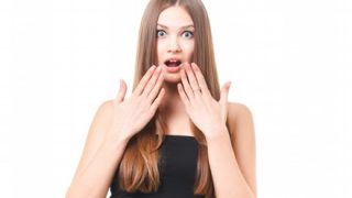 【動画】女さん、街中でいきなり服を脱がされる →