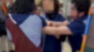 《従業員がレジ内で大乱闘》新宿・歌舞伎町のローソン店内で“ガチ喧嘩”…店舗は「ケガはありませんでした」と認める