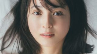 【画像】佐々木希(38)、ちょっと🤏だけ谷間を見せてくれる