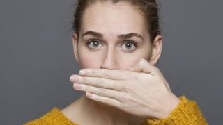 【人付き合い】女性に『息がくさい』ことを気付いてもらう方法