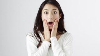 【衝撃】生放送で美女のオッパイが落下する放送事故【→】