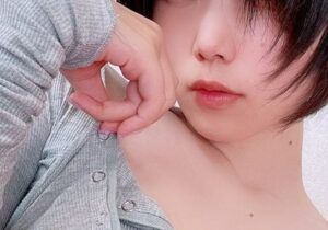 【動画あり】ボーイッシュ美少女「どうしたん？おっぱい揉む？❤」