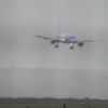 【神業動画】旅客機さん、お前らが思うより横向きで着陸【→】