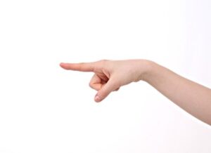 面接官「右と左を説明してください」ワイ「お茶碗持つ方が（　＾ω＾）・・・」