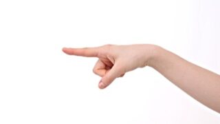 面接官「右と左を説明してください」ワイ「お茶碗持つ方が（　＾ω＾）・・・」