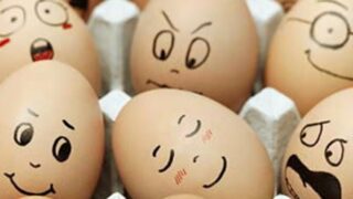 【実験】２つの卵に「バカ」「ありがとう」と書いて放置した結果 →