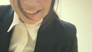 【有能アリ】清楚系OLさんが『パンストを履くだけ』の動画が最高評価！